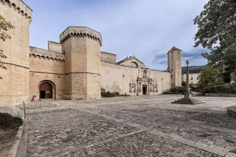 Entrada principal a la iglesia del monasterio de Poblet, que forma parte de la Ruta del Císter